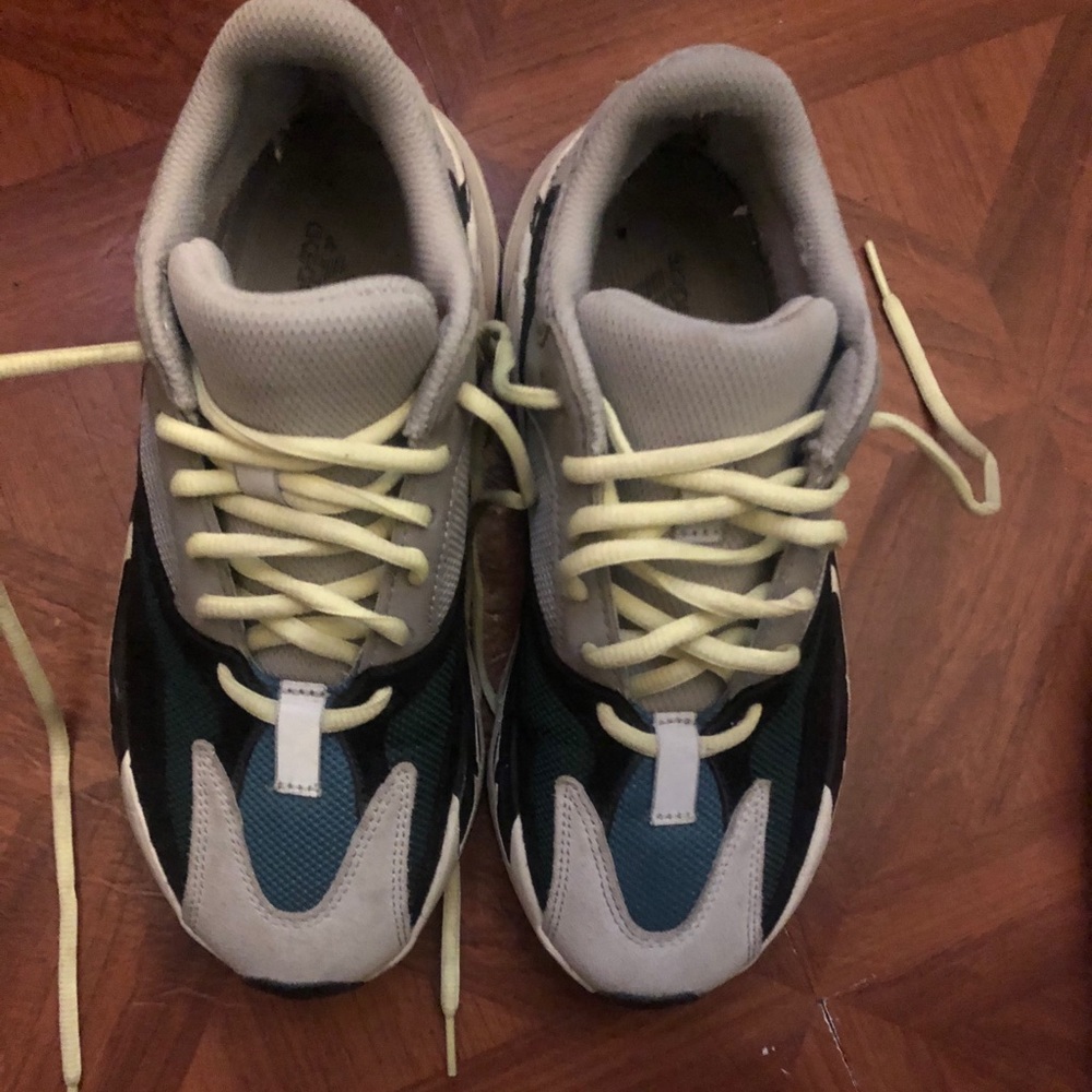YEEZY Wave runners sz 6.5